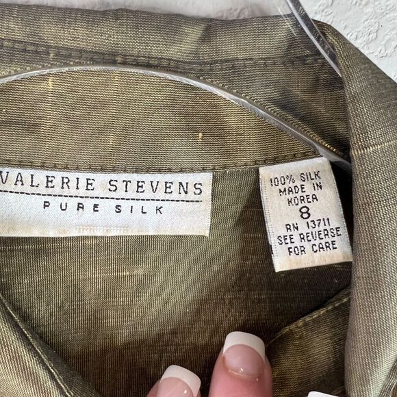 Valerie Stevens Pure Silk Button-Up Shirt Olive Green Size 8 Classic Luxe Staple - Picture 6 of 12